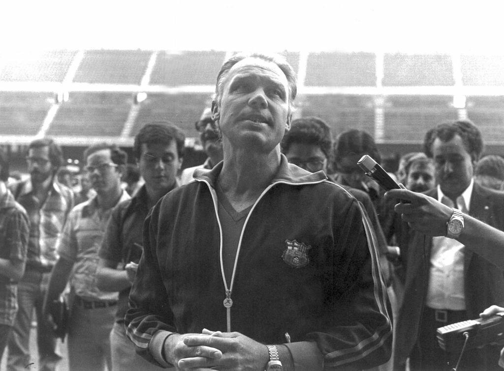 rinus-michels-coach-du-barca-et-de-l-ajax-1